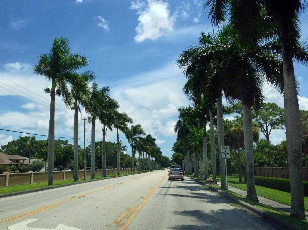 迈尔斯堡旅游景点-McGregor Boulevard