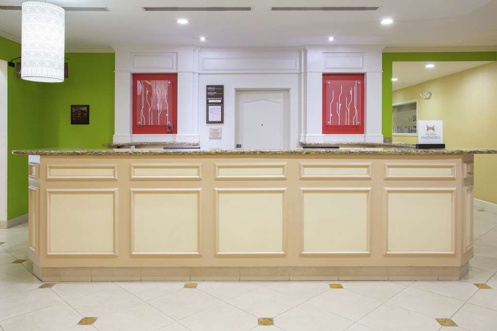 菲尼克斯/埃文代尔希尔顿花园旅馆主图