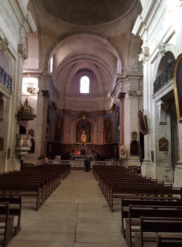 Église Notre Dame des Pommiers-Beaucaire必去景点