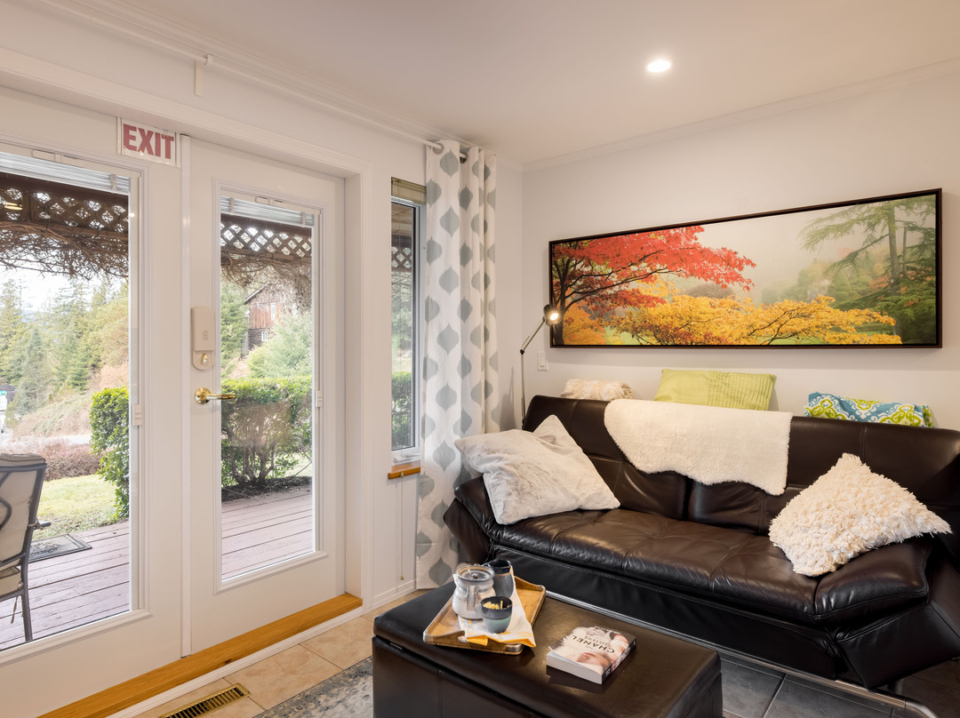 Enchanter Oceanview Suites主图