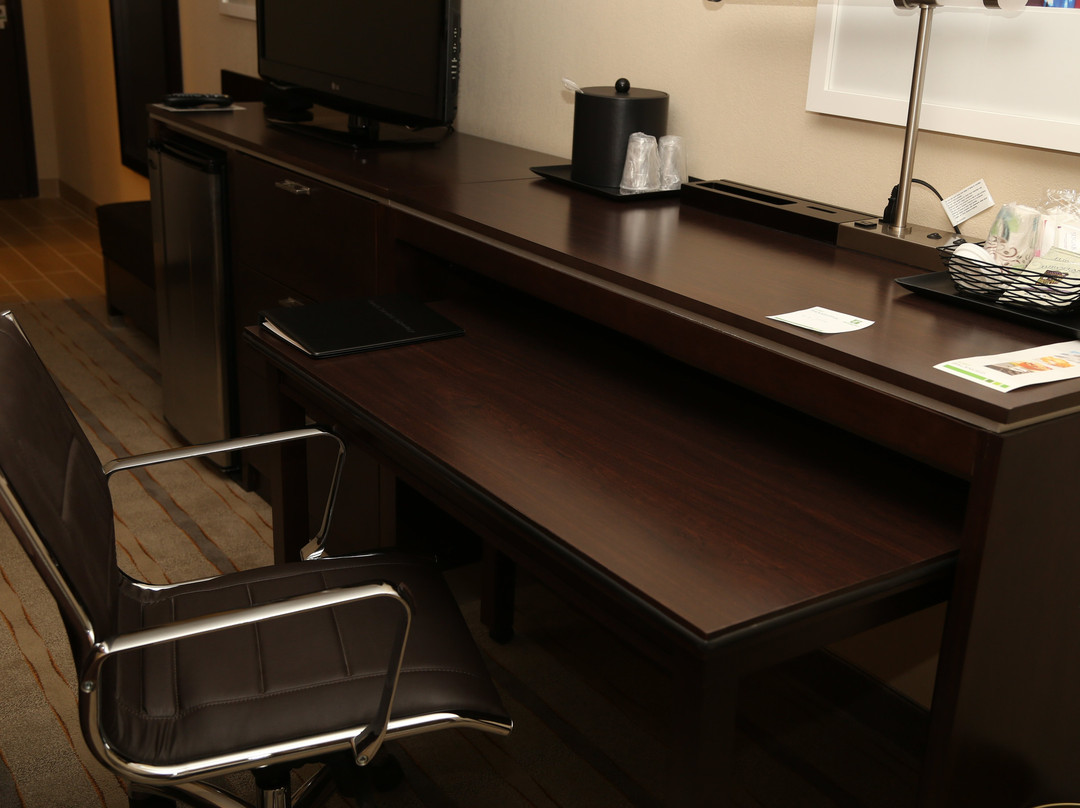 夏洛特机场假日酒店主图