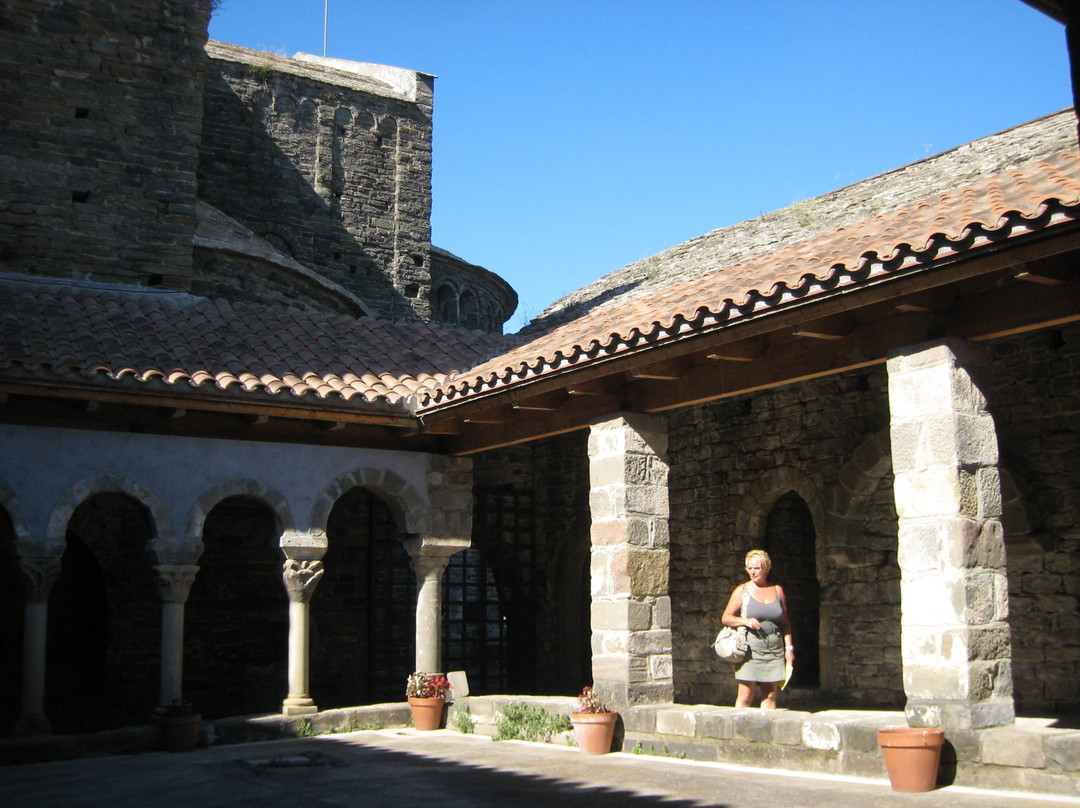 Monestir de Sant Pere de Casserres景点图片
