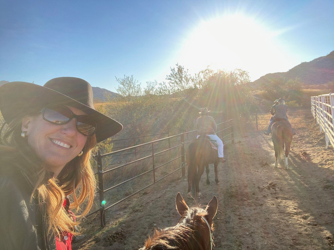 Corral West Horse Adventures-嘉年必去景点