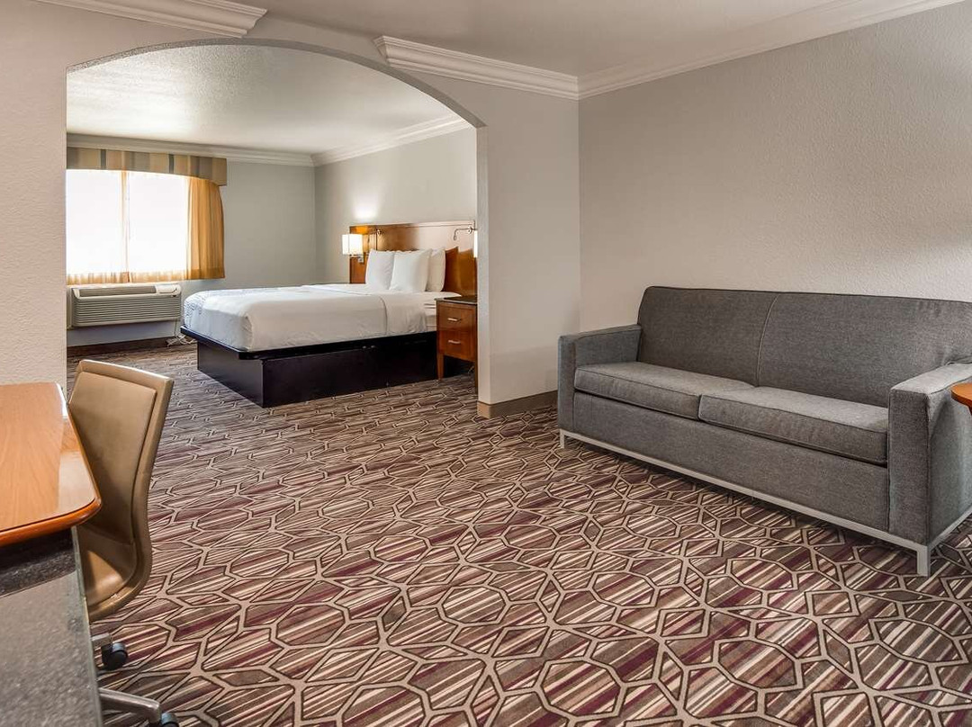 SureStay Plus Hotel by Best Western Benbrook Ft Worth主图