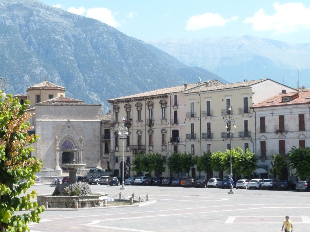 Piazza Garibaldi-苏尔莫纳必去景点