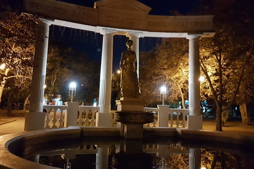 Fountain to the Good Genius-Feodosia必去景点
