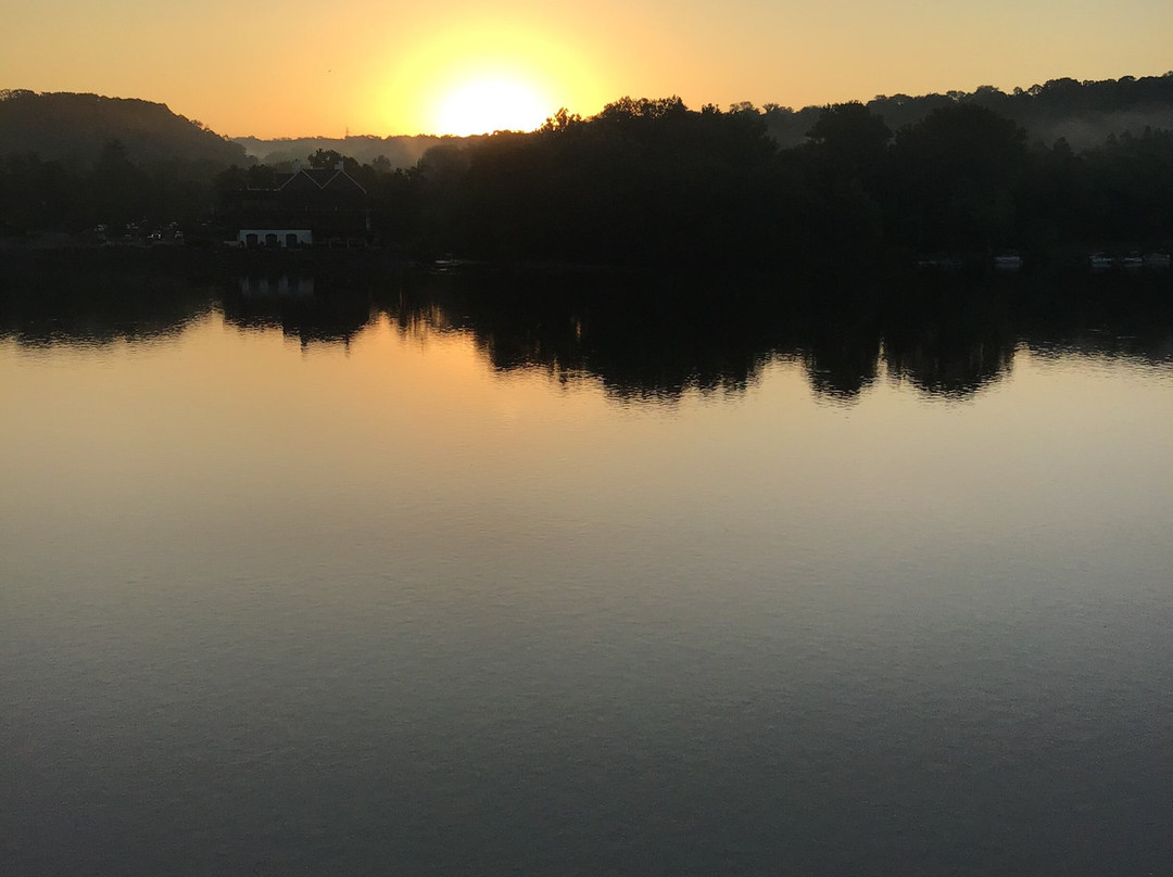 Ghost Light Inn主图