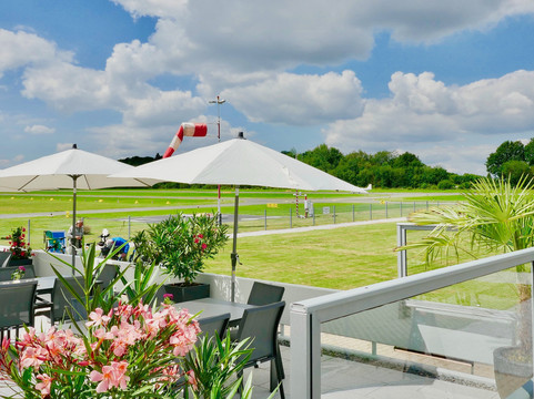 朗格JU52餐厅酒店主图