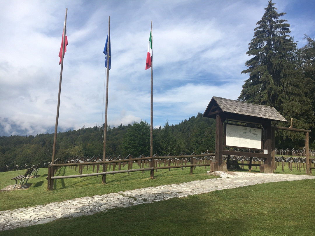 Cimitero Militare di Slaghenaufi景点图片
