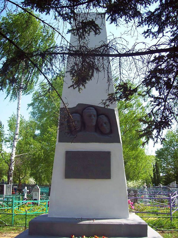 Monument to Komsomol Scouts-Maloarkhangelsk必去景点