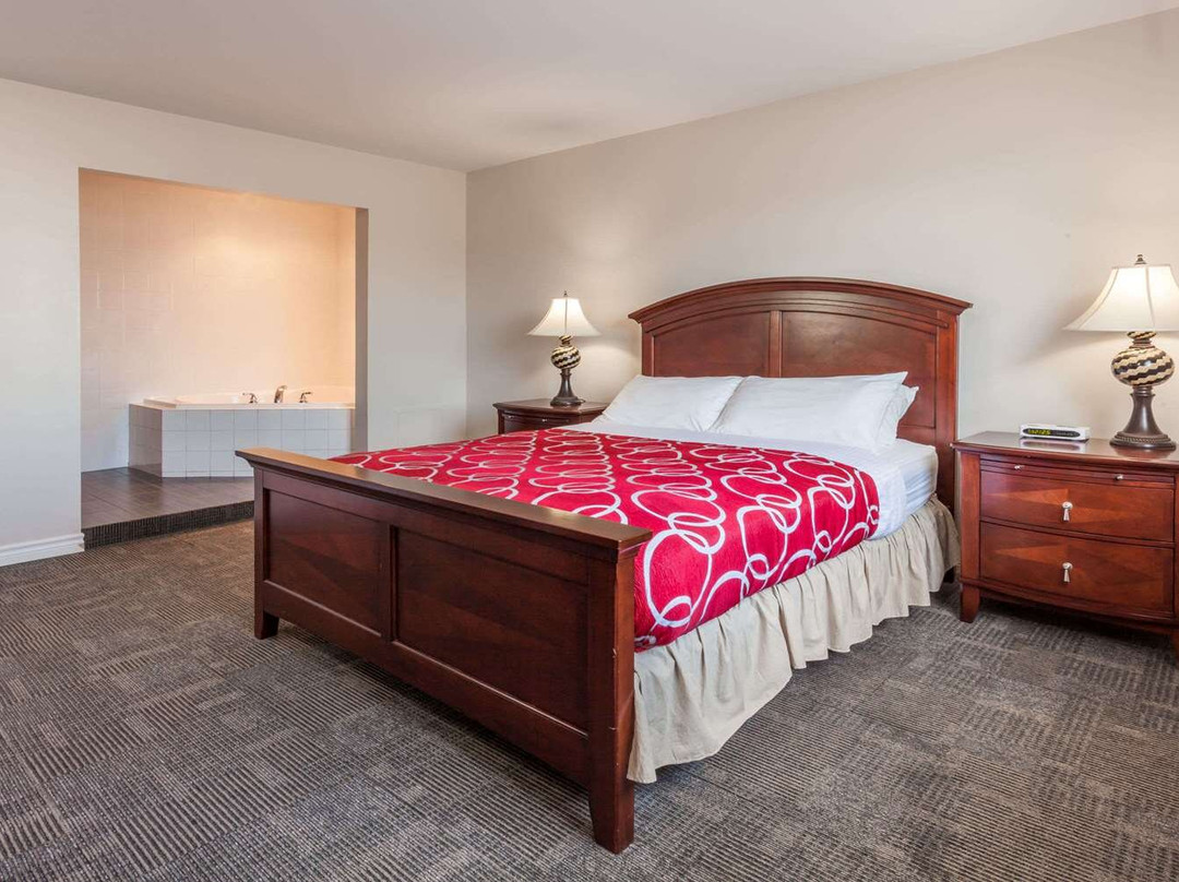 Super 8 by Wyndham Kirkland Lake主图