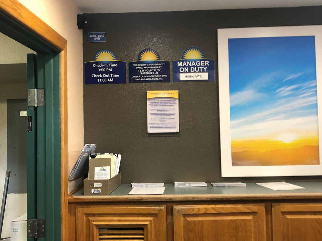 瑟普莱斯戴斯旅馆&套房酒店主图