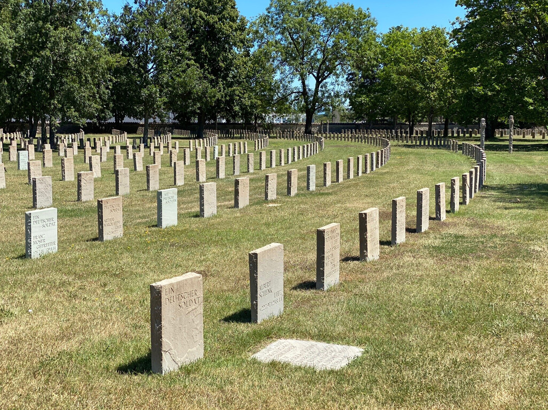 Cimetière Militaire Allemand-Dagneux必去景点