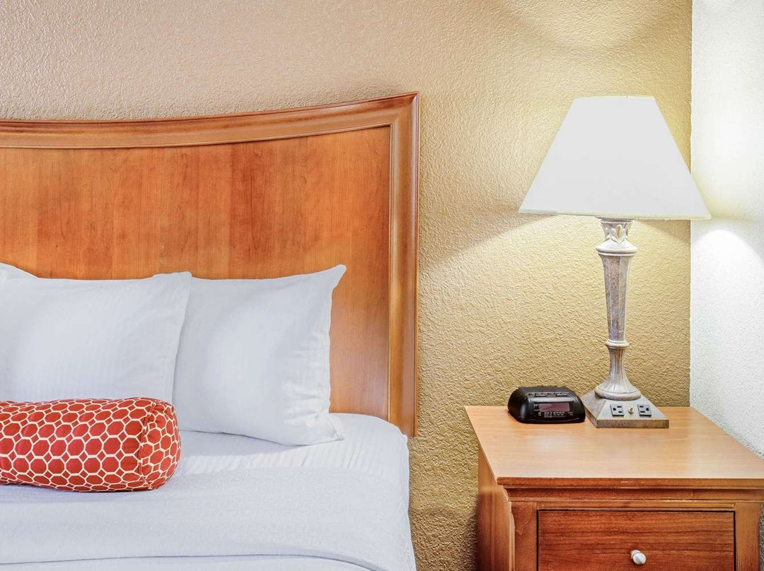 La Quinta Inn & Suites by Wyndham Minneapolis - Minnetonka主图