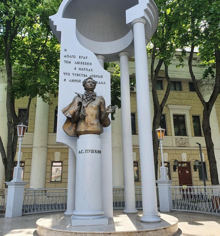 Statue of Pushkin景点图片