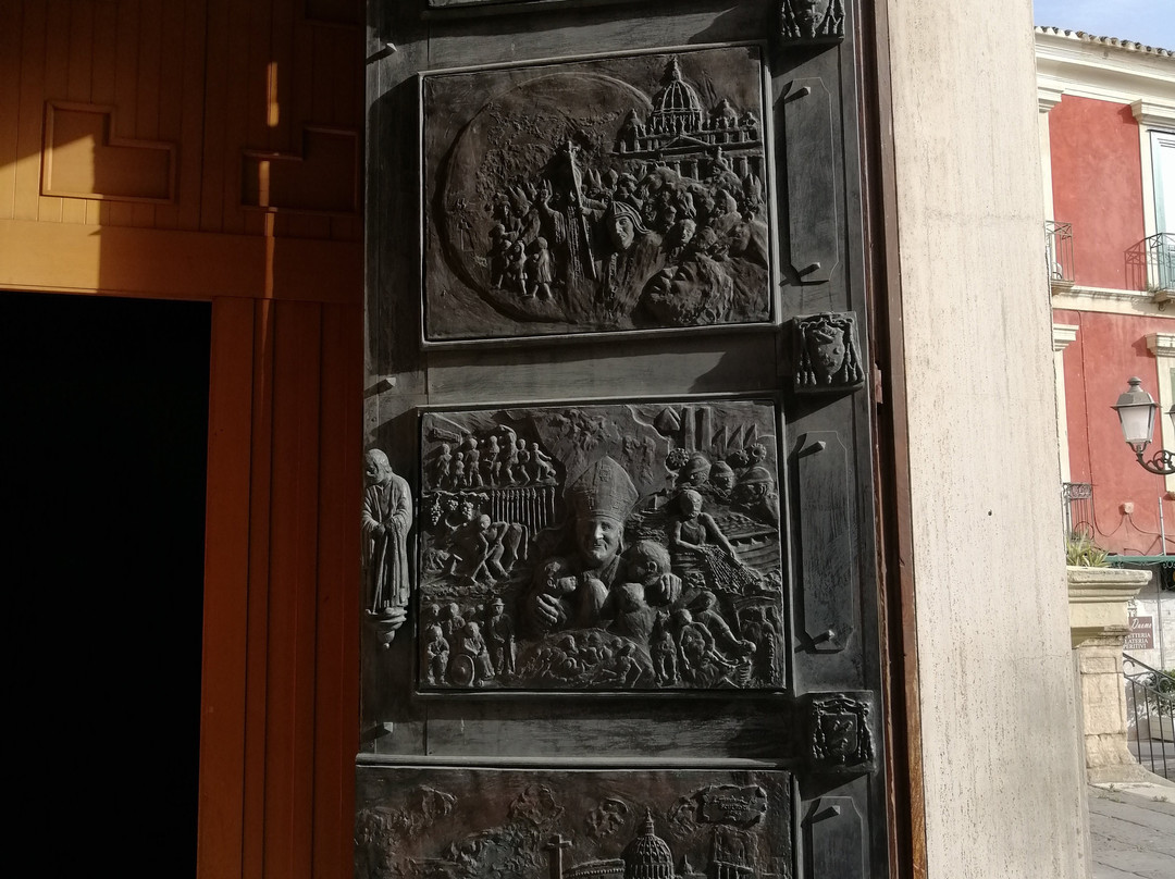 Chiesa Santa Maria Assunta e San Dionigi l'Areopagita-克罗托内必去景点