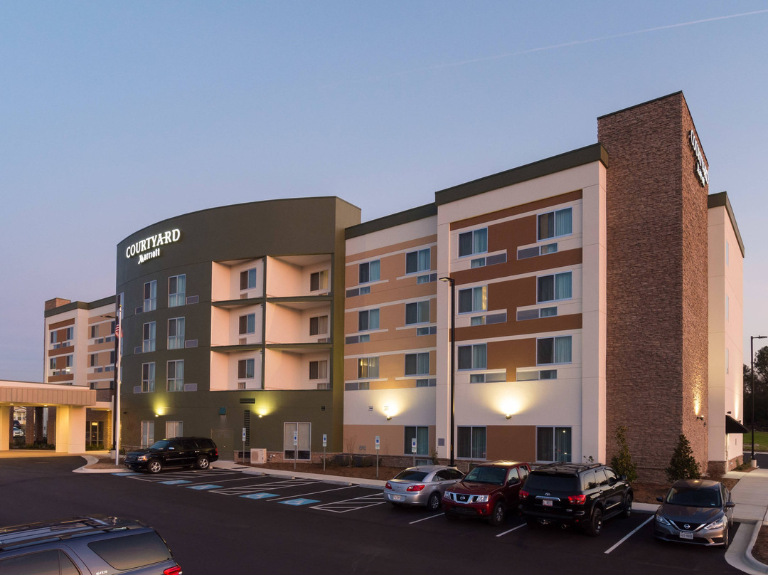 Courtyard Fayetteville Fort Bragg/Spring Lake主图