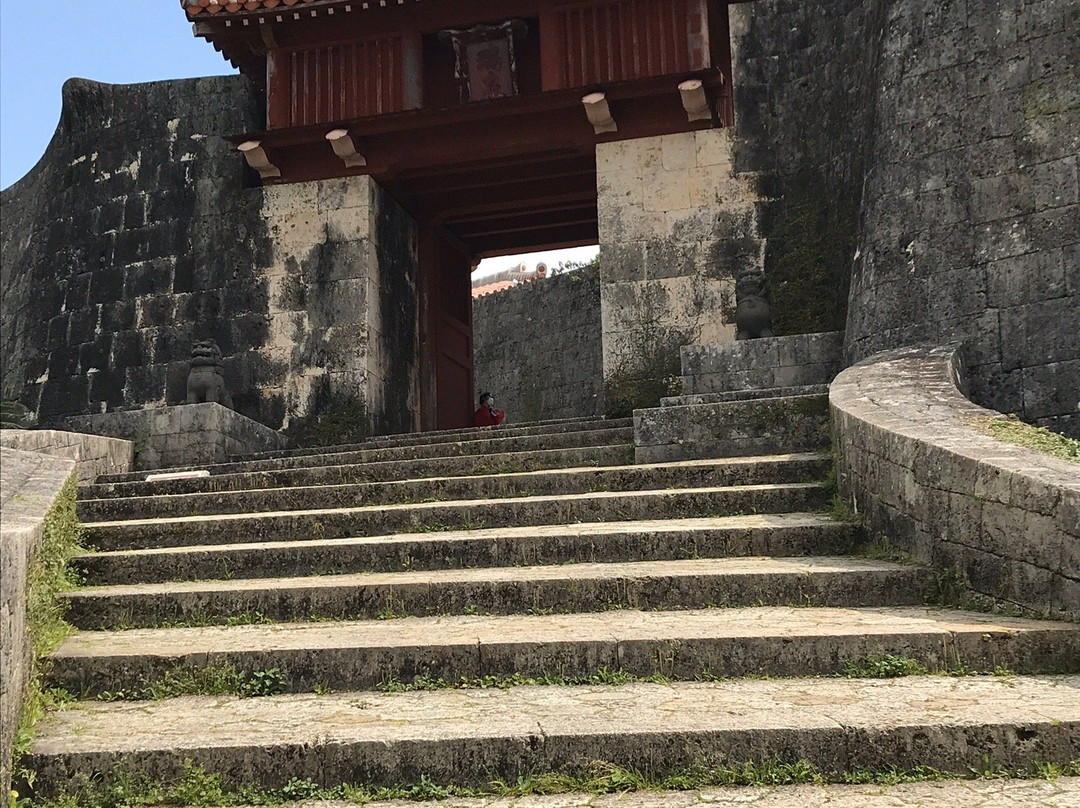 Zuisen Gate-那霸市必去景点