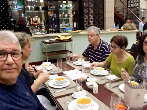 下龙湾皇宫酒店主图