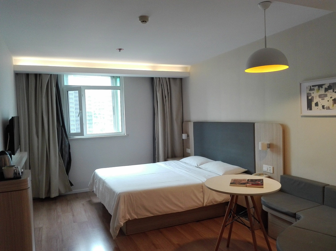 汉庭成都天府广场地铁站酒店主图