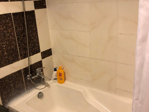 麦家辉酒店主图