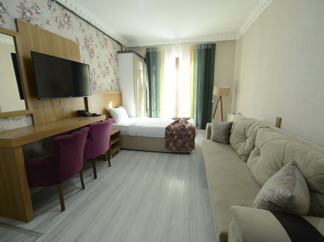 Corner Hotel Van主图