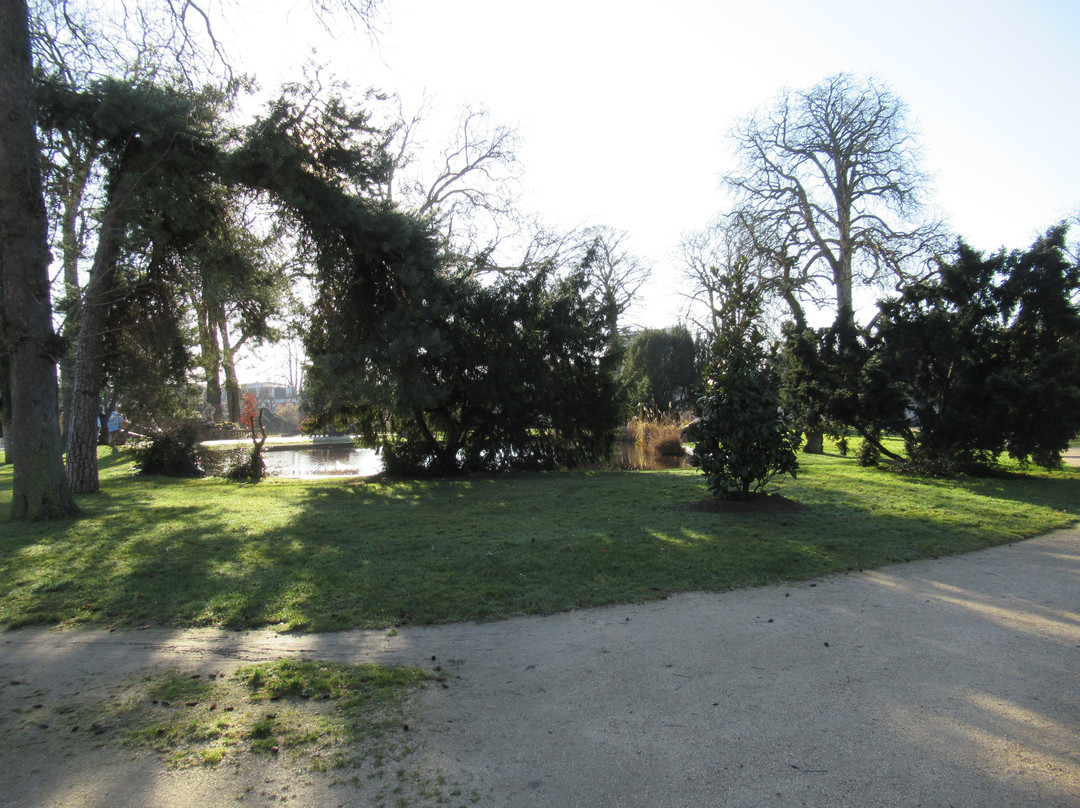 Square des Lacs-圣莫代福塞必去景点