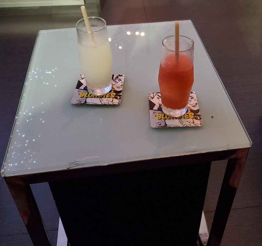 Blondies Loft + Slushbar-瓦拉塔港必去景点