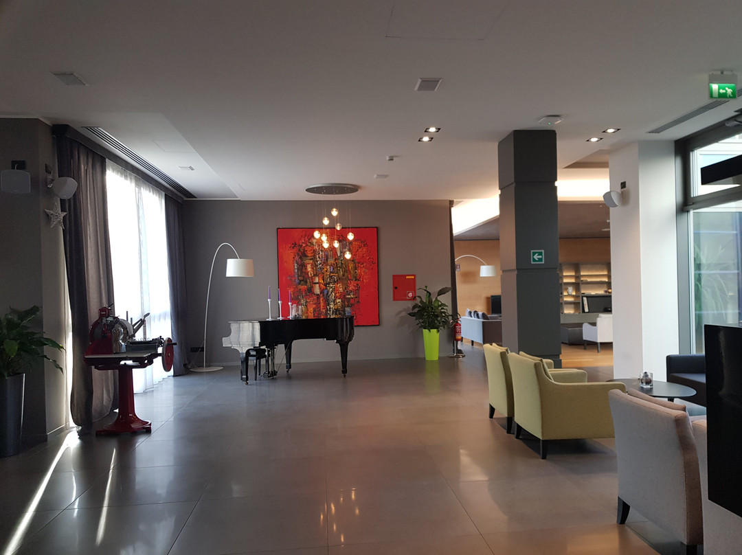 Link 124 Hotel主图