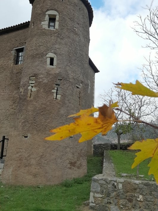 Pyrgos Petzemeon-卡拉夫里塔必去景点