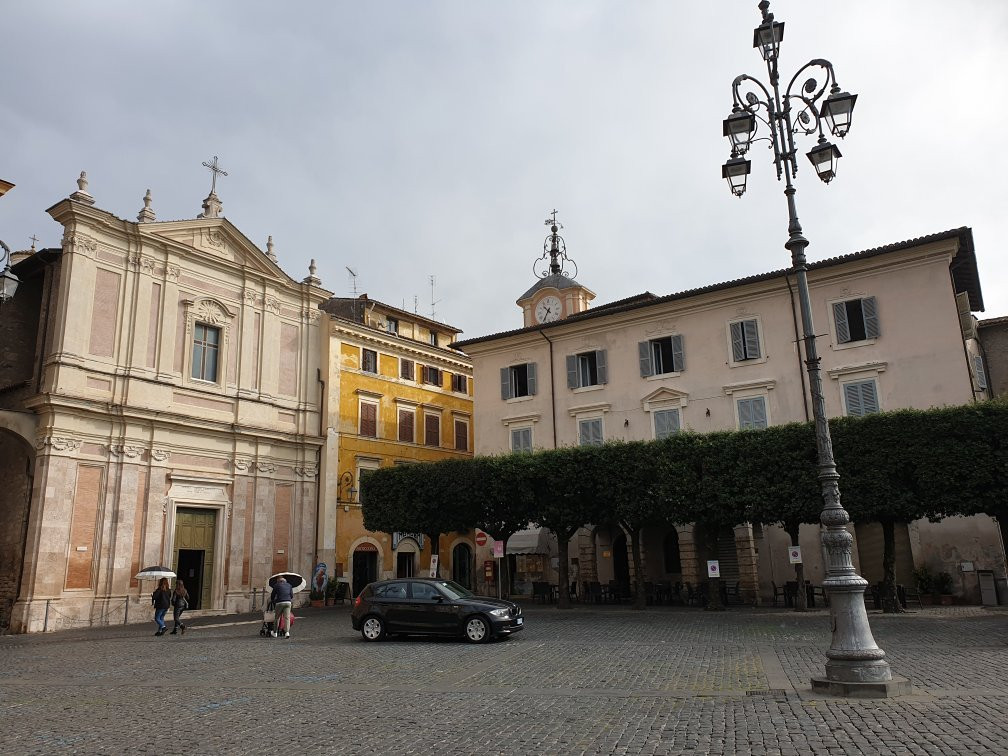 Piazza Cavour-Anagni必去景点