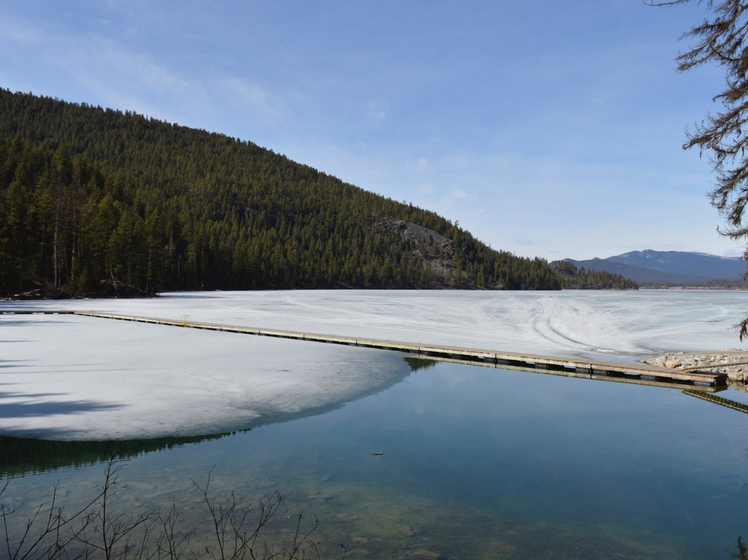 Premier Lake Provincial Park景点图片