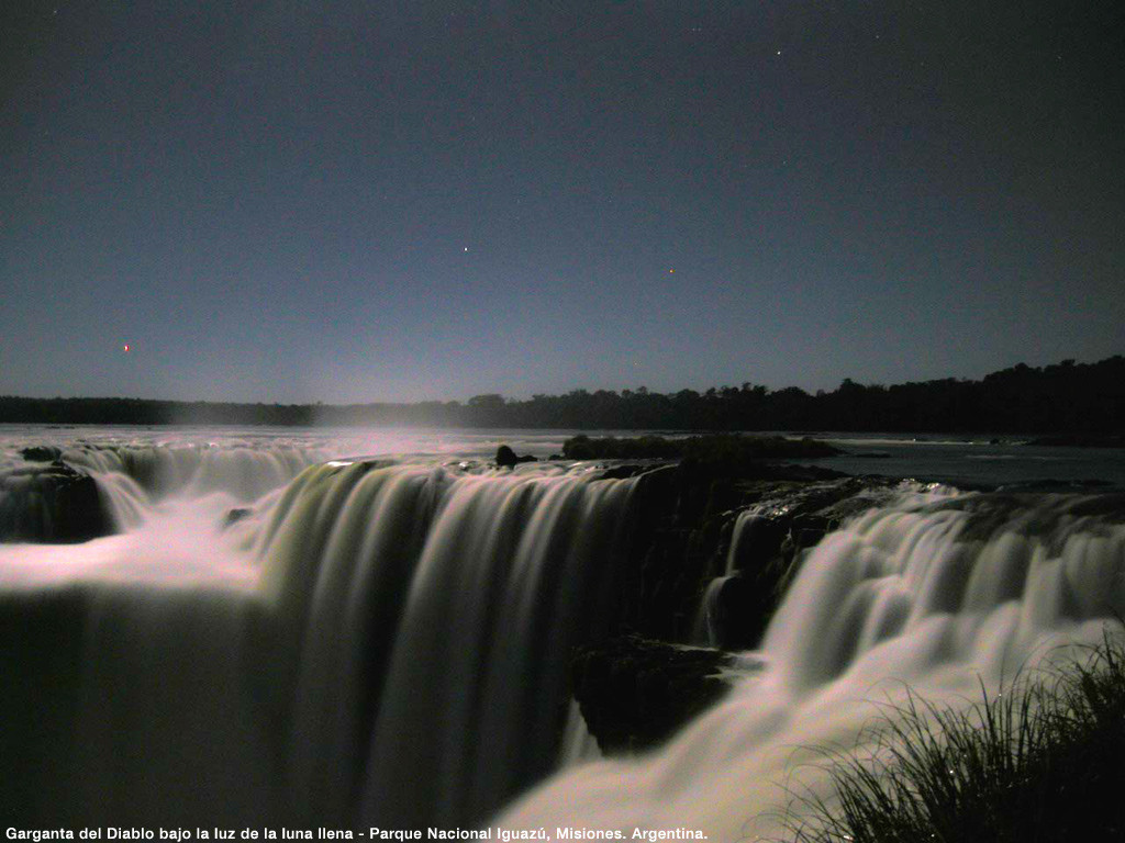 Full Moon Walk at Iguazu Falls景点图片