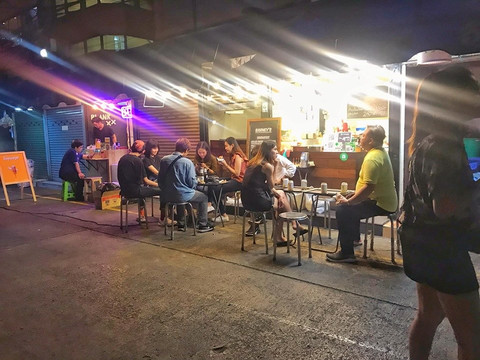 Barney's Burger Joint Ari