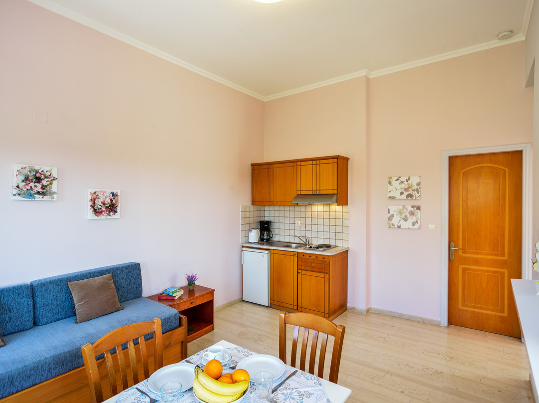 Poseidon Apartments主图