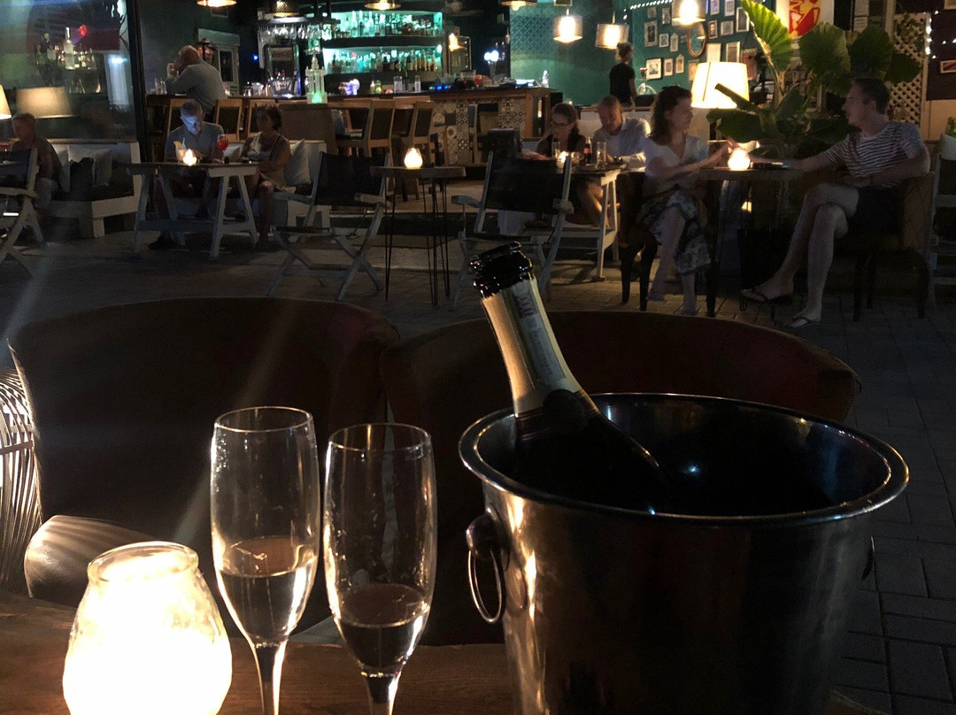 Paralio Cocktail Bar-Hanioti必去景点