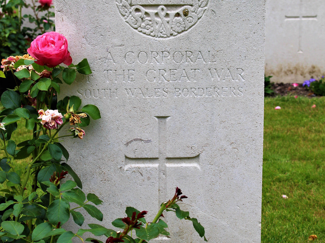 Pont-D'Achelles Military Cemetery景点图片