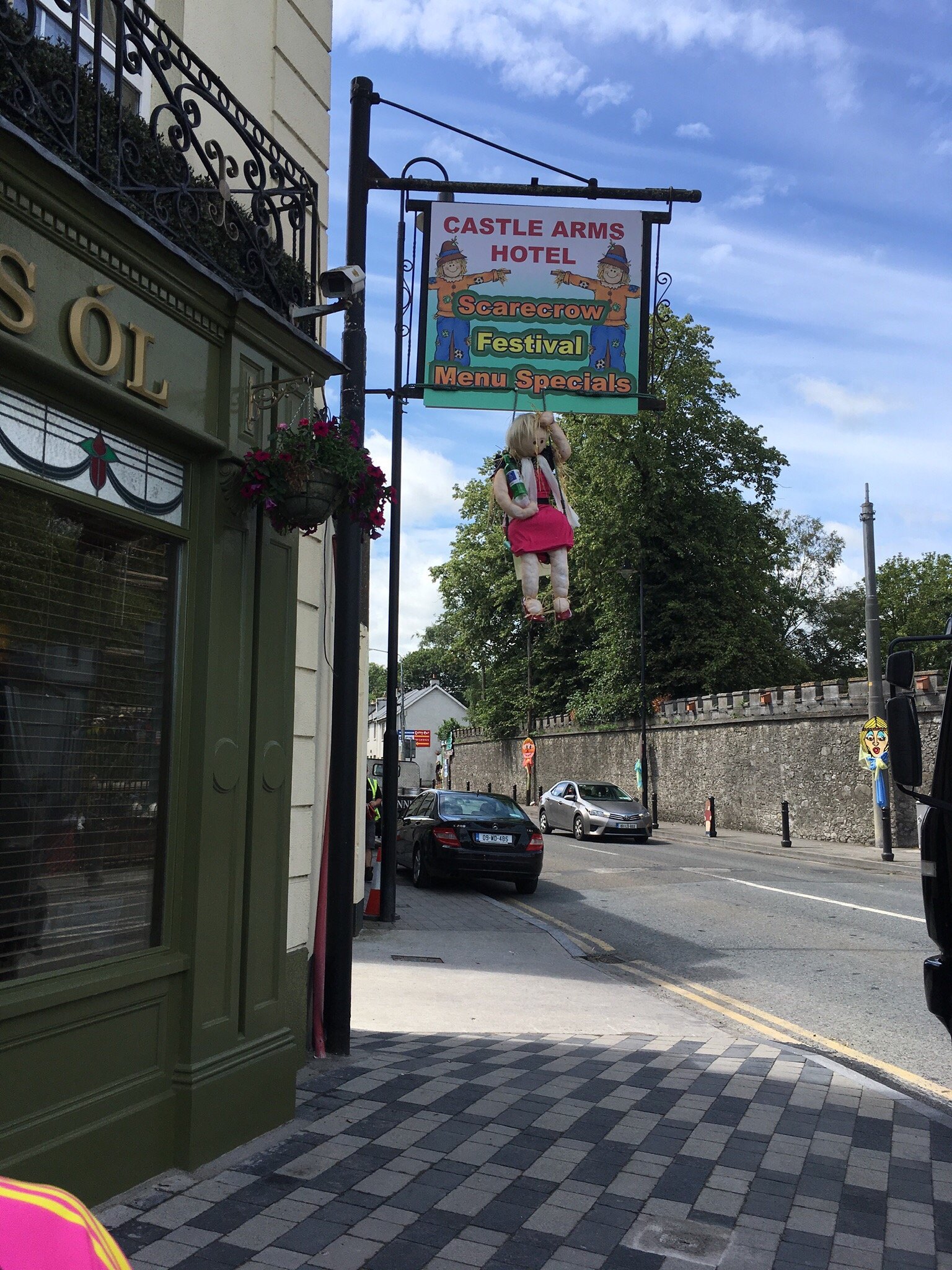 Castle Arms Hotel-官方