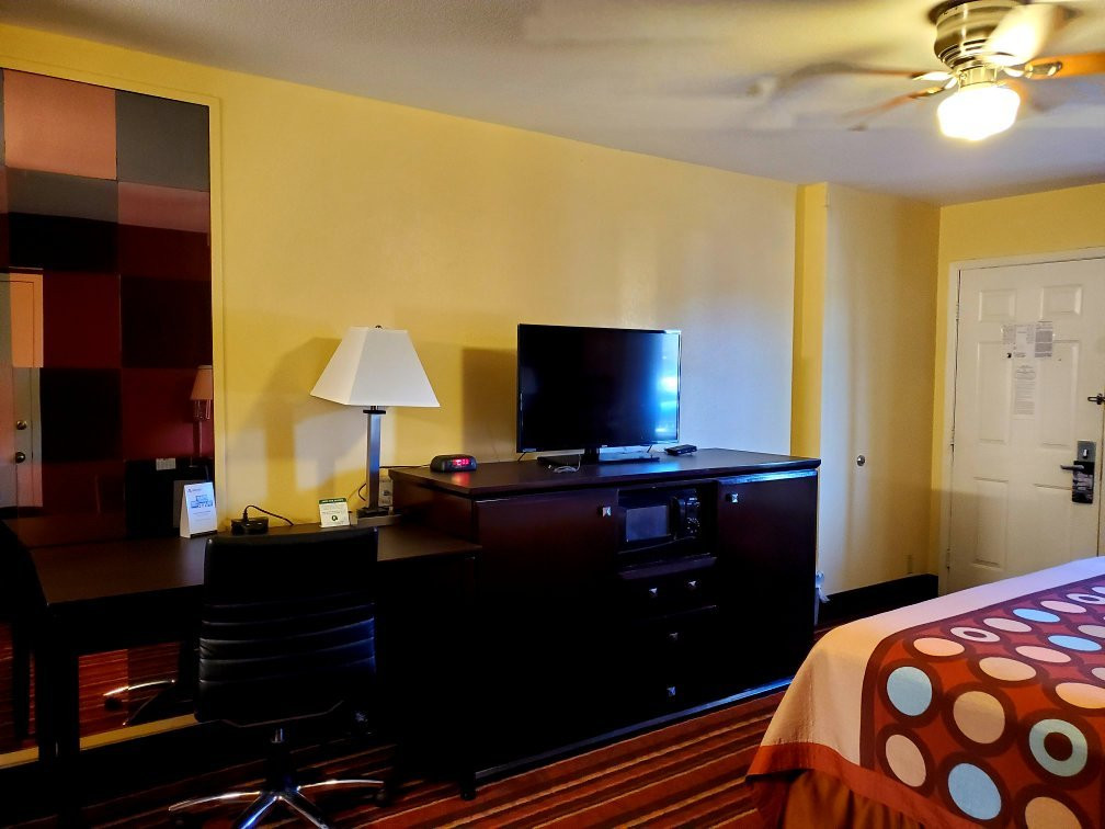 特姆普速8酒店主图