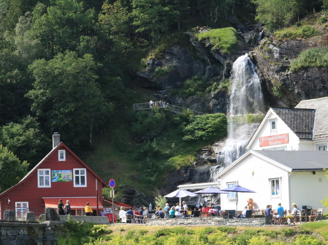 Steinsdalsfossen Waterfall景点图片