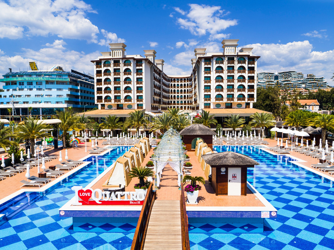 Quattro Beach Spa & Resort Hotel主图