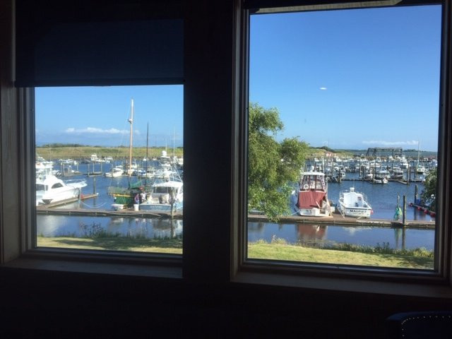 At The Helm Hotel and Pub主图