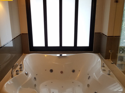 拉林金达温泉度假酒店主图