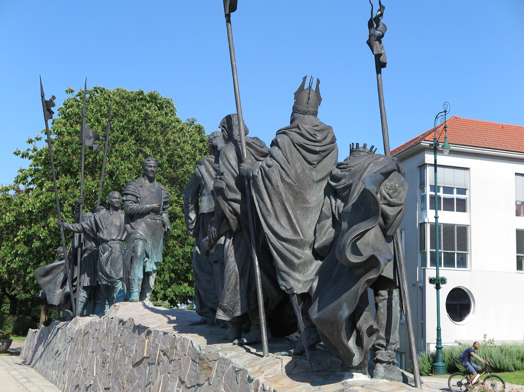 Nibelungendenkmal景点图片