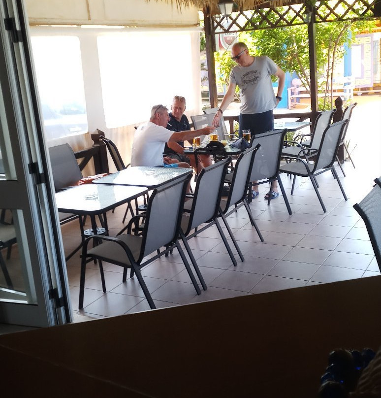 Neon Cafe Bar-Analipsi必去景点