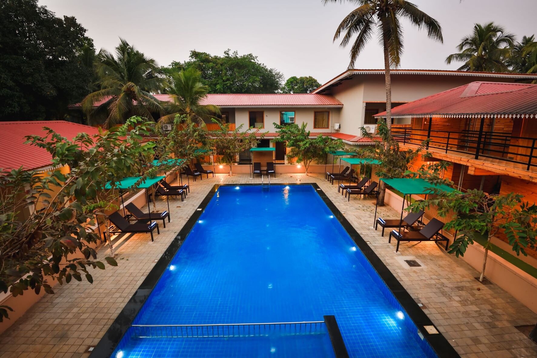 Majestic Eco Comforts-泳池