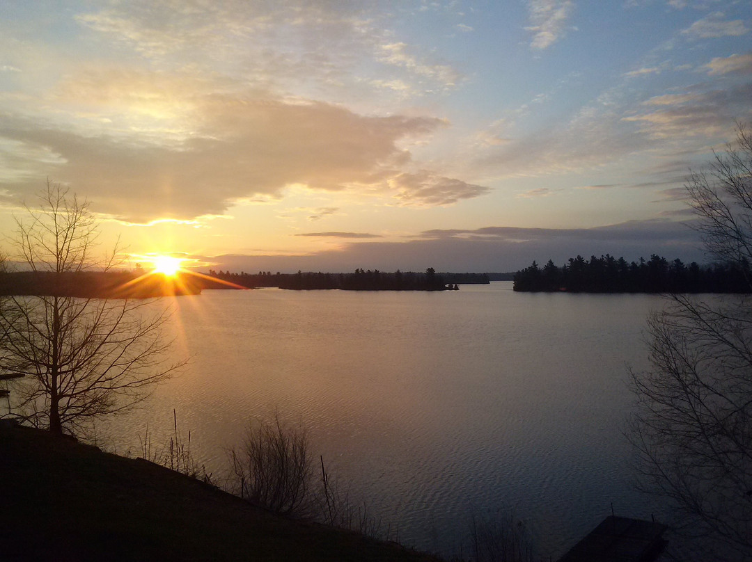 Sharbot Lake Country Inn & Crossing Pub