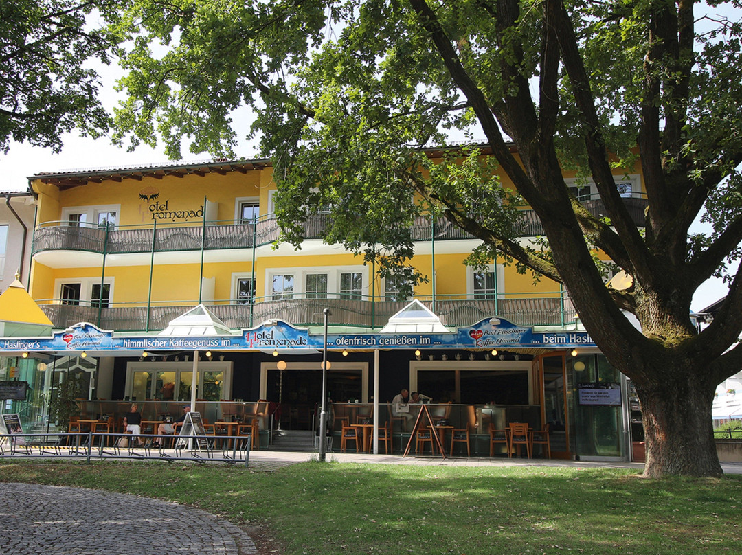 Promenade Hotel Cafe