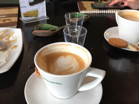 Sura Mica餐馆和美食-Stravagante caffe