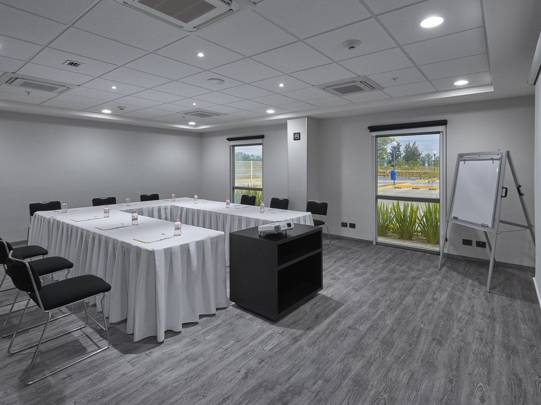 City Express Zamora主图